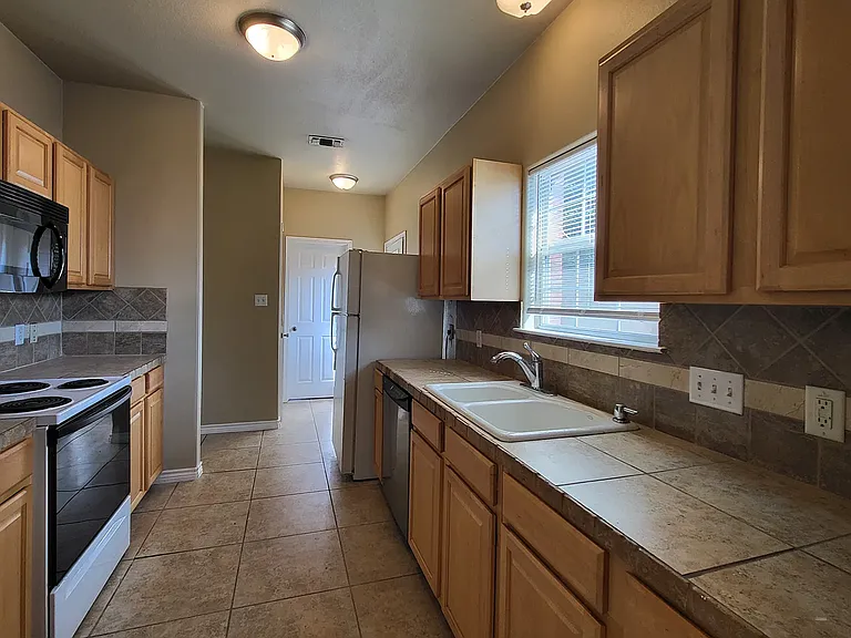 1105 N Cuernavaca Dr #B — Photo 10