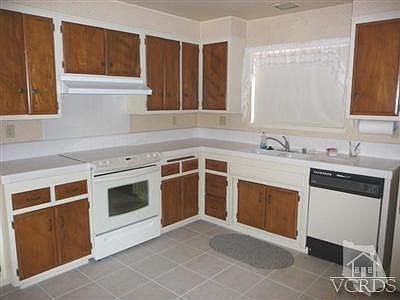 4th image of 220 E Bay Blvd