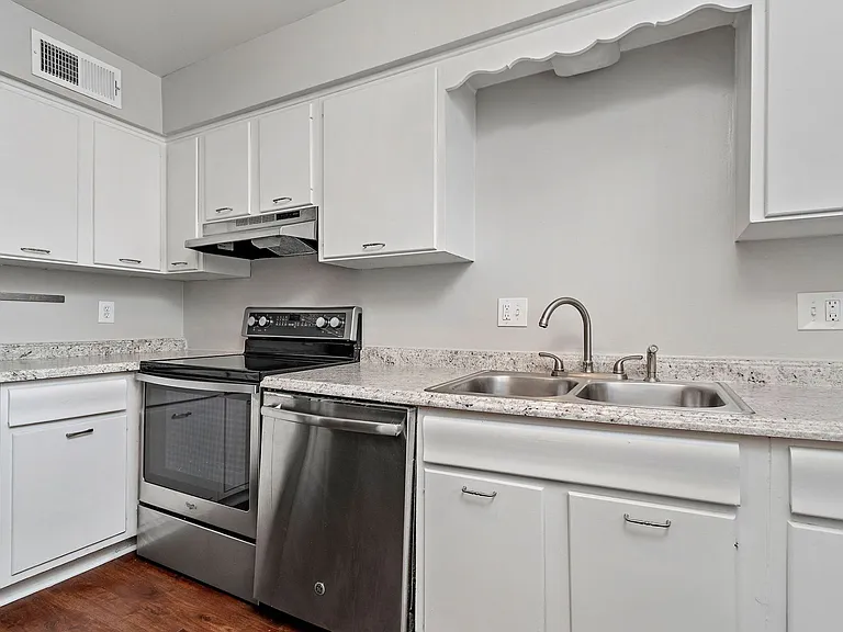 4521-4523 Jefferson Pennsylvania Ave #4526-4524 — Photo 16