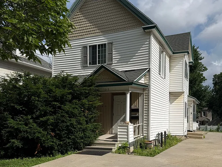 1015 W Center St — Photo 2