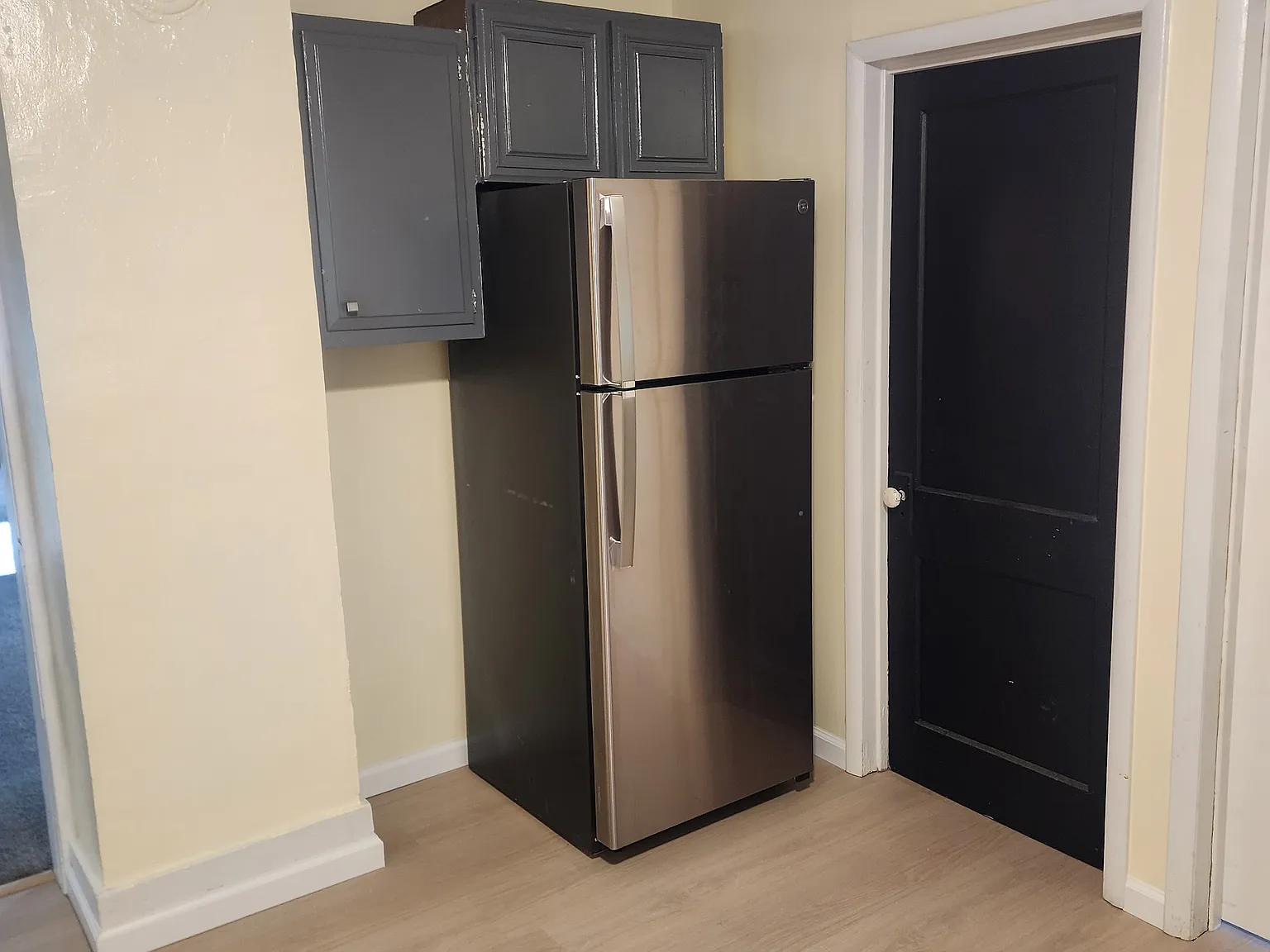 3 bed, 1100 sqft, $1,700 — Photo 2