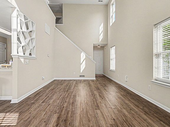 5th image of 9904 Treymore Dr