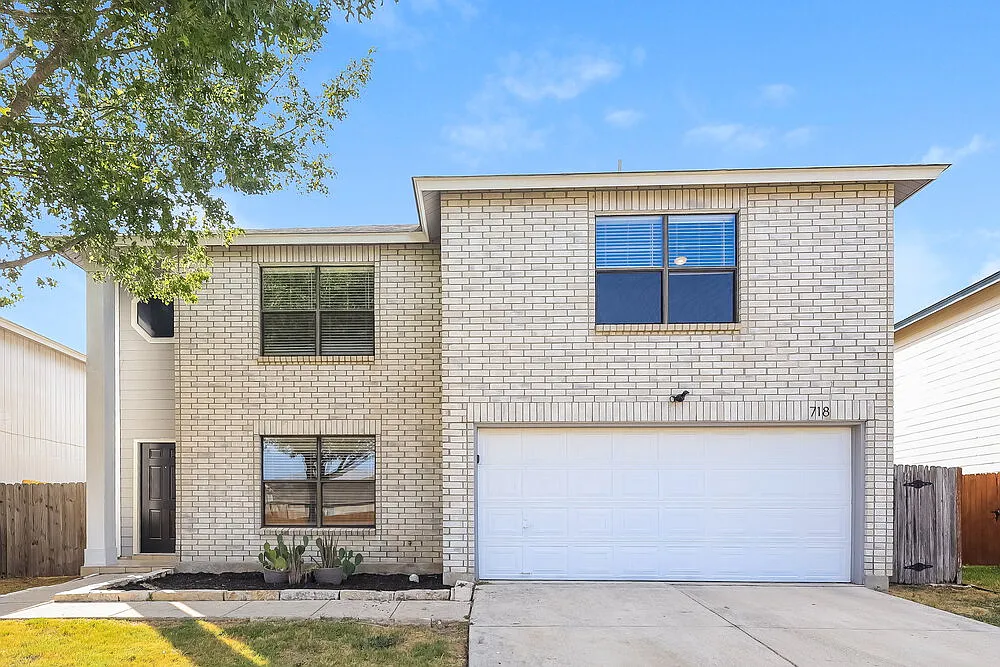 3 bed, 2.5 bath, 2144 sqft, $1,920 — Photo 1