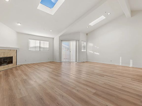 3rd image of 1521 Artesia Blvd Unit B