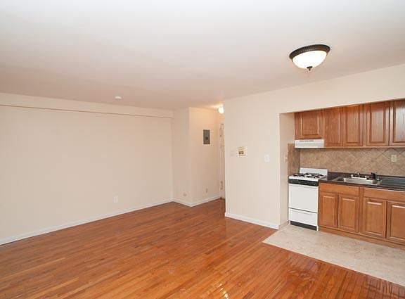 3rd image of 165 Chancellor Ave APT 5H