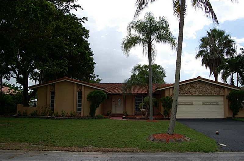 1st image of 1071 NW 84th Dr