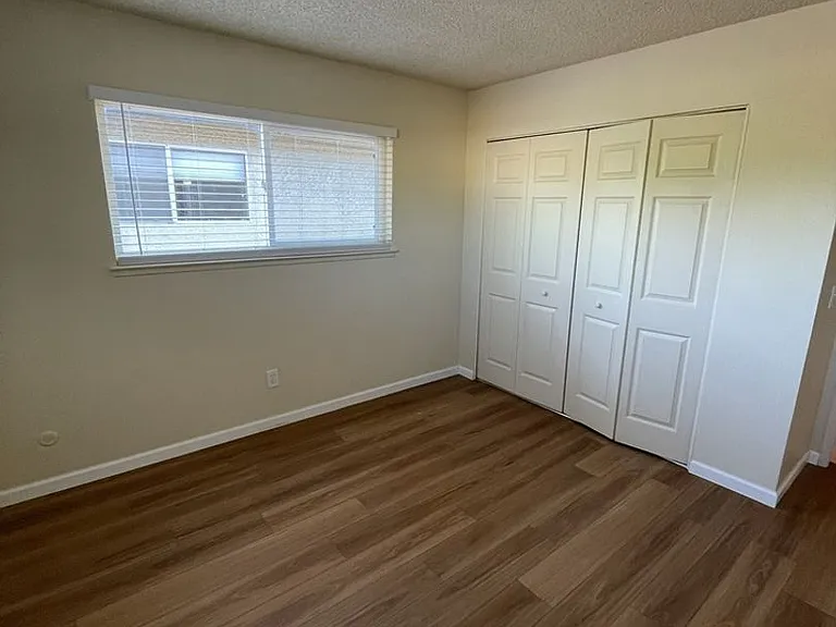 1337 Castlemont Ave — Photo 11