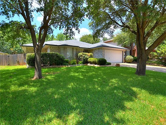 2nd image of 1405 Vaughter Ln