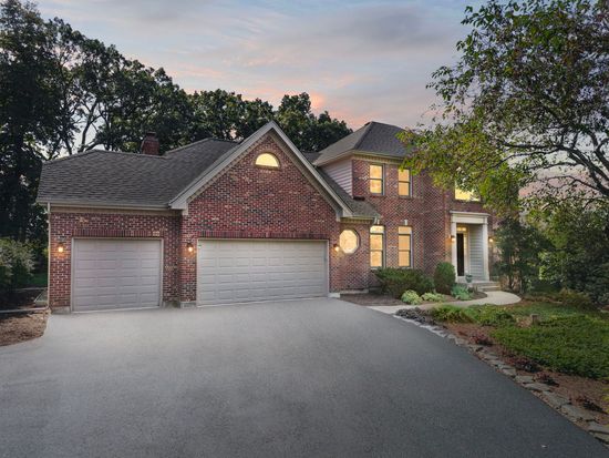 6N679 Colonel Bennett Ln, St Charles, IL 60175