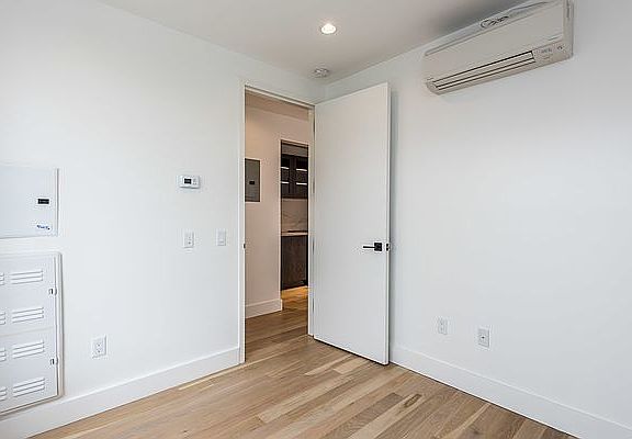 5th image of 4 N Henry St APT 4C