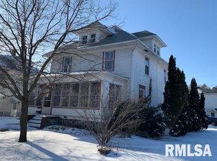 928 N 3rd St, Clinton, IA 52732