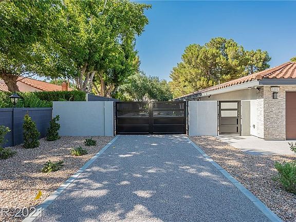 3rd image of 3202 Montecito Dr