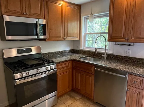 55 Clough Rd Unit 55, Dedham, MA 02026