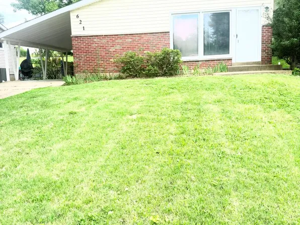 621 Pinellas Dr, Saint Louis, MO 63126