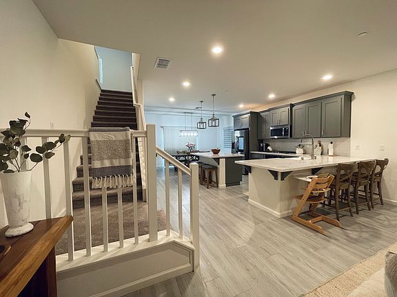 2nd image of 1905 Pollock Way