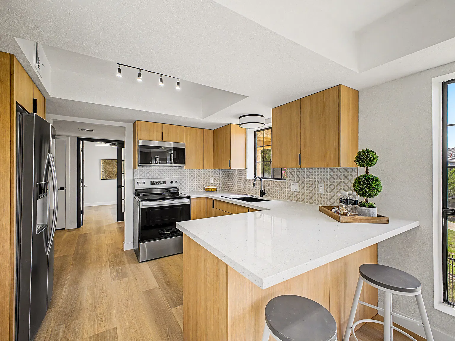 2 bed, 1623 sqft, $2,500 — Photo 2
