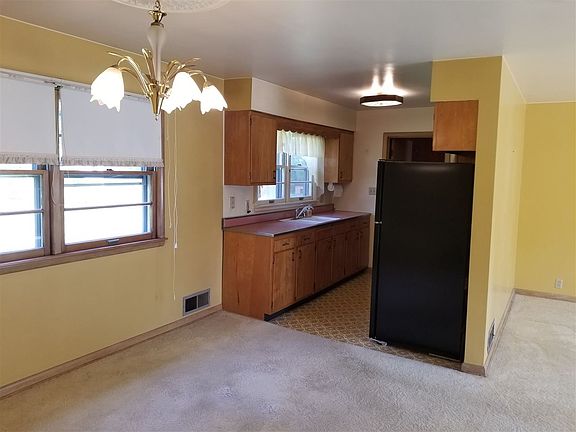 3rd image of 1827 S 32nd St