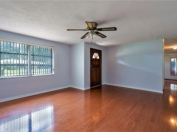 4th image of 5108 Twin Pine Dr