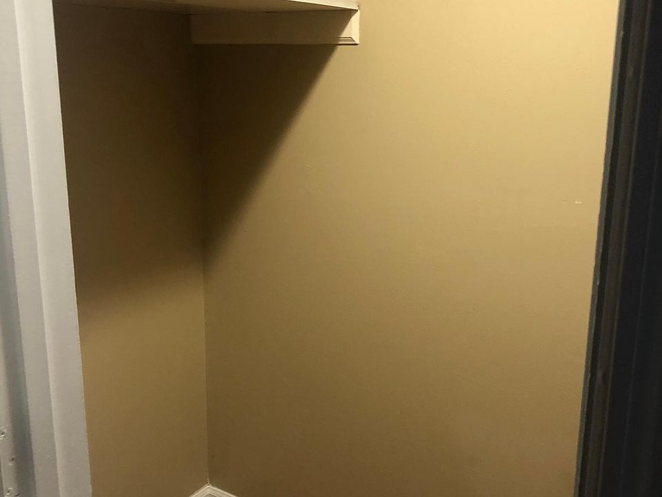 1st image of 128 Meadowlark Dr #18