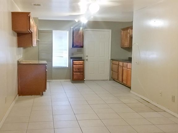 5th image of 1806 Mignon Dr APT A
