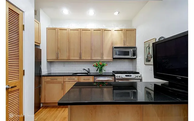 Rented by Douglas Elliman | media 3