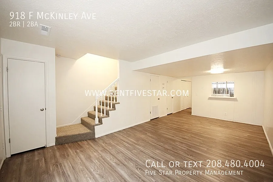 Spacious McKinley Townhome Available! — Photo 4