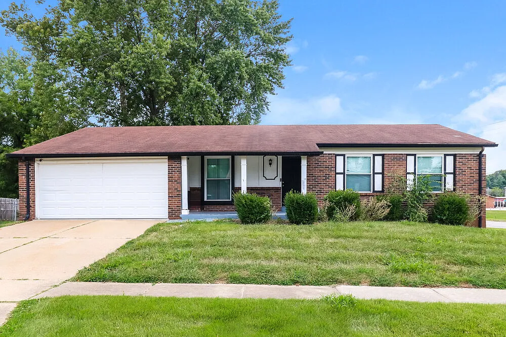 3 bed, 2.0 bath, 1294 sqft, $2,350 — Photo 1