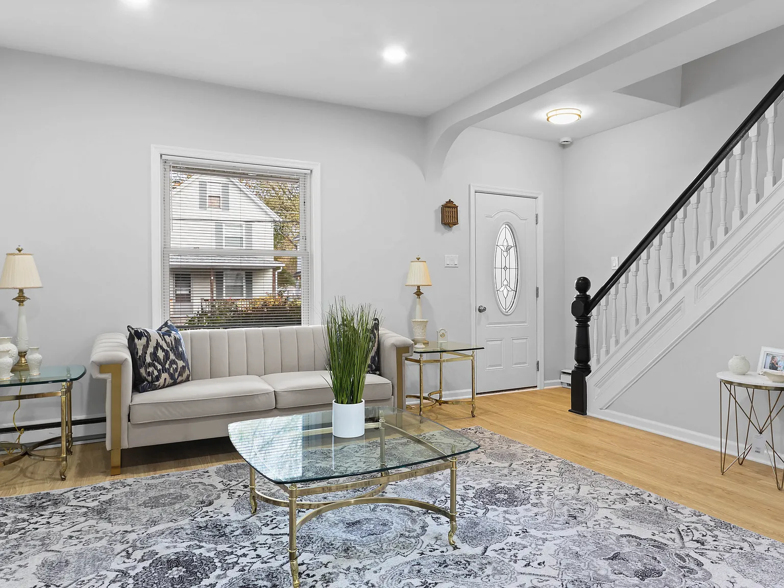 5 bed, 1400 sqft, $2,650 — Photo 3