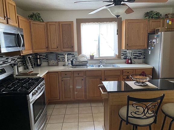 4th image of 211 E Purl St