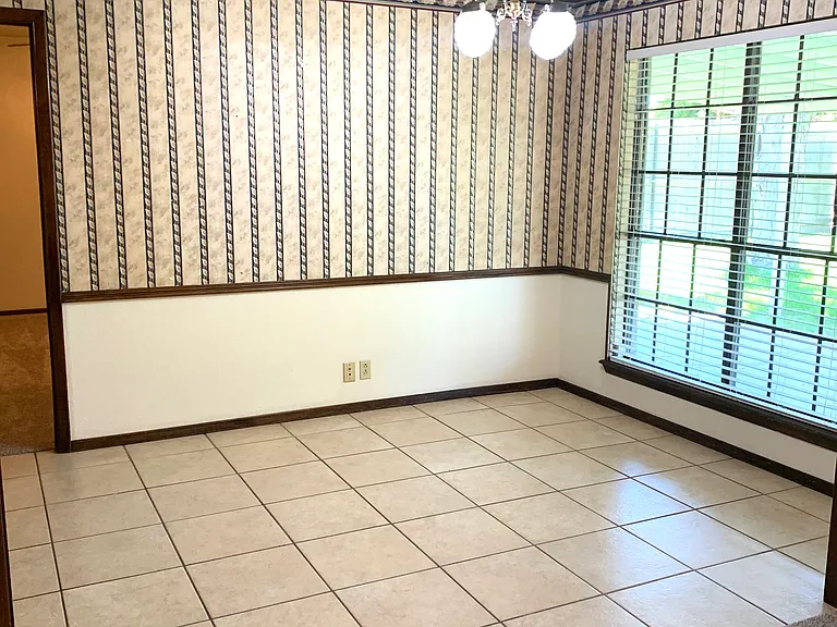 7024 Westbury Dr — Photo 8