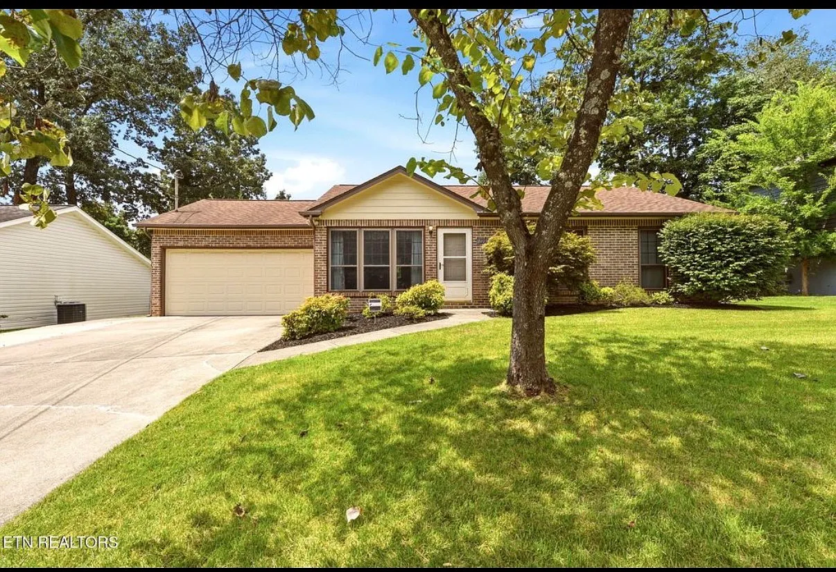 3 bed, 1491 sqft, $2,300 — Photo 1