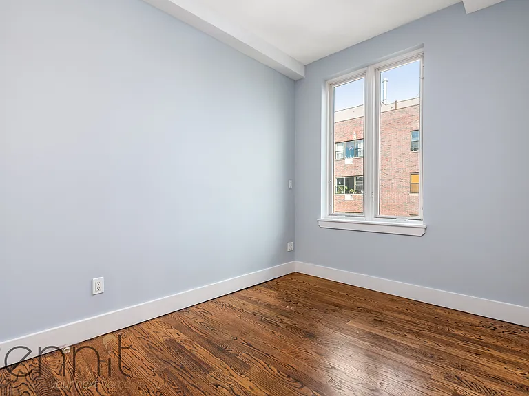 581 Van Buren St #1 — Photo 6