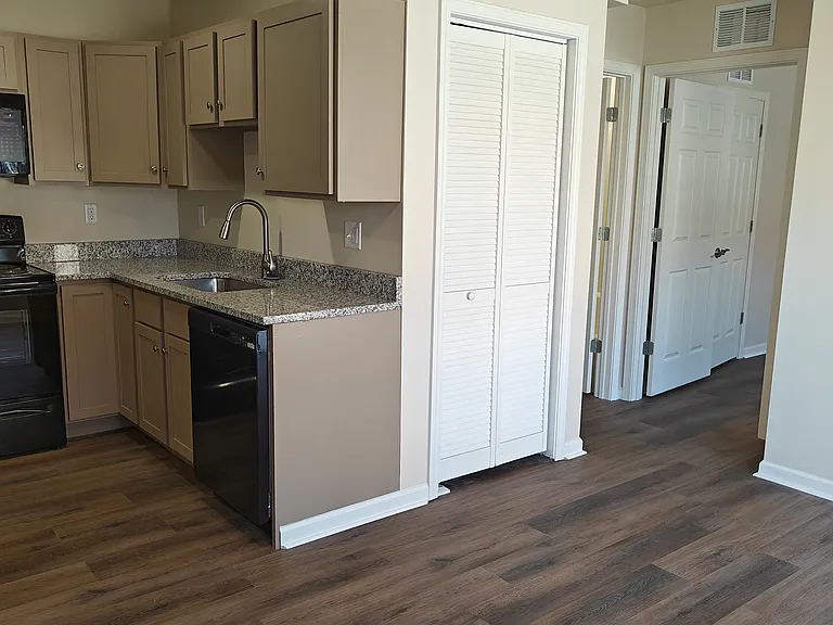 Fox Meadows Apartments — Photo 8