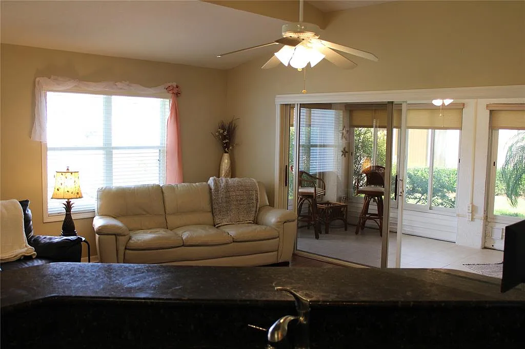 2 bed, 2.0 bath, 1253 sqft, $3,695 — Photo 3