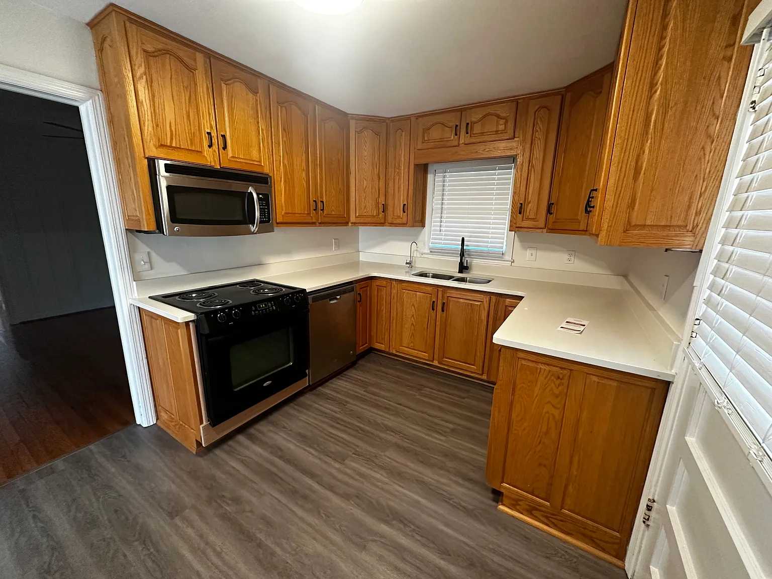 3 bed, 1090 sqft, $1,800 — Photo 2