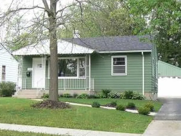 672 Clark St, Elgin, IL 60123