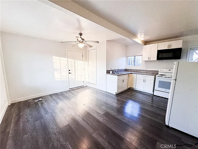 1746 W 82nd St — Photo 2