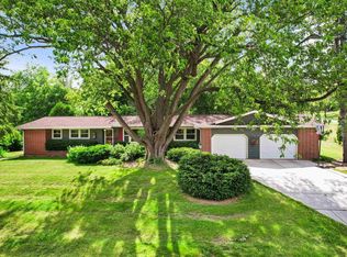 916 Riverview Dr, Stoughton, WI 53589