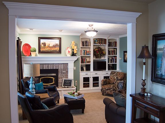 Front Living Rm w Fireplace