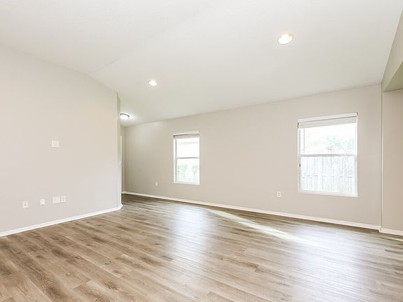 5th image of 11732 Silver Hill Dr