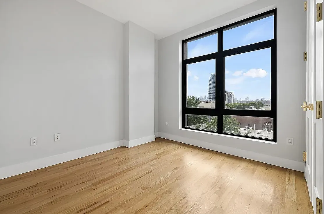 150 Eagle Street — Photo 1