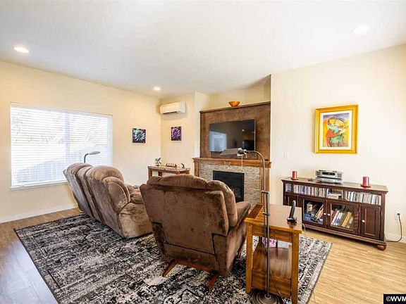 3rd image of 7135 NE Benton Pl