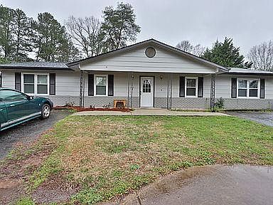 2nd image of 4648 Pine Tree Cir Unit A