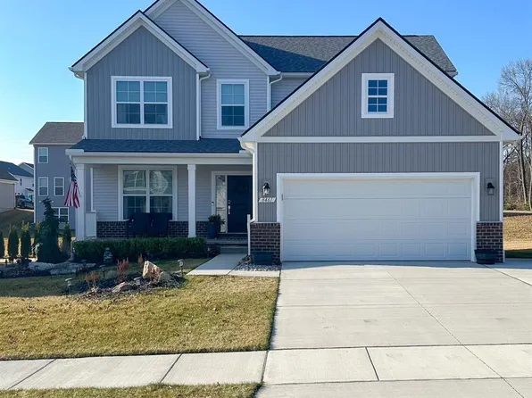 8461 Sharon Dr, White Lake, MI 48386
