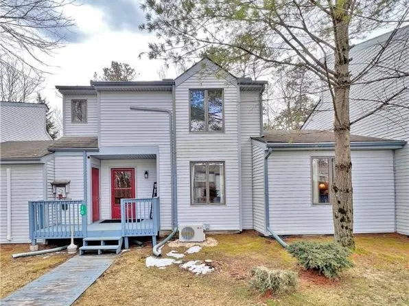 10 Lennon Cir, Lake Harmony, PA 18624