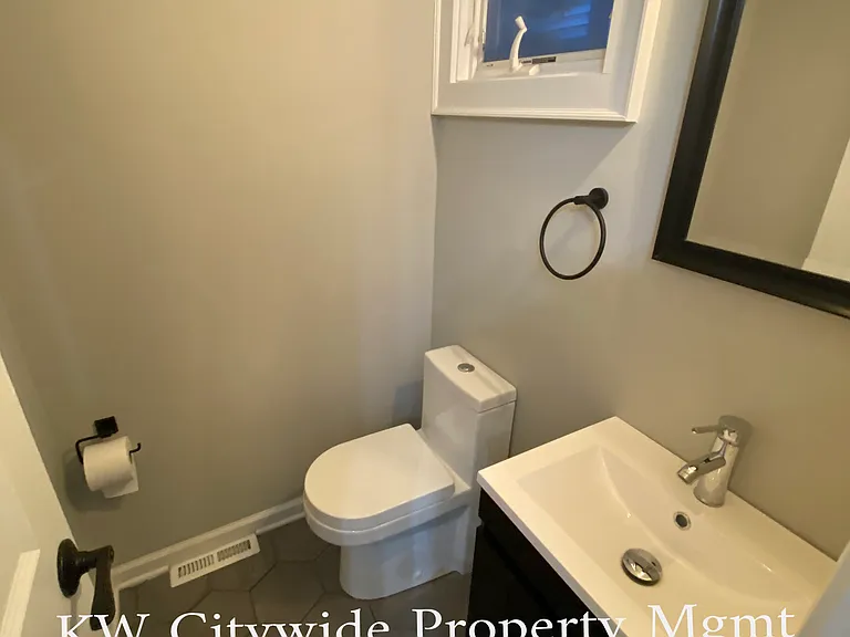 2522 Jay Ave — Photo 9