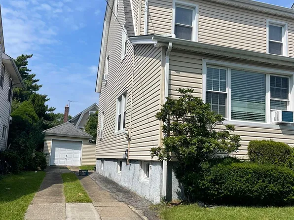 8450 159th St, Jamaica, NY 11432