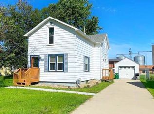 655 Purdy St, Jesup, IA 50648