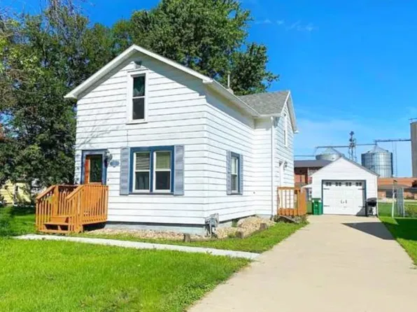 655 Purdy St, Jesup, IA 50648