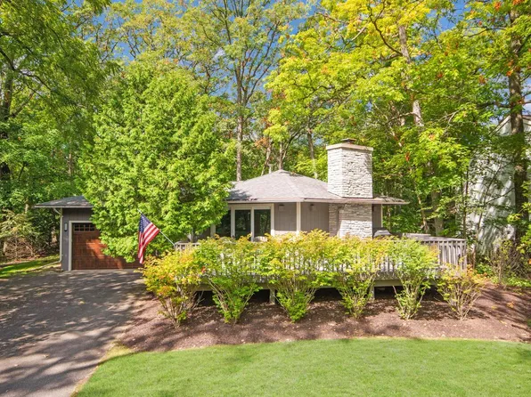 37 Rolling Green DRIVE, Fontana, WI 53125